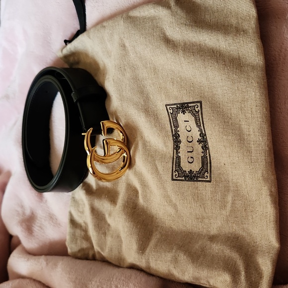 Gucci black leather with Gold hardware belt - Picture 2 of 3